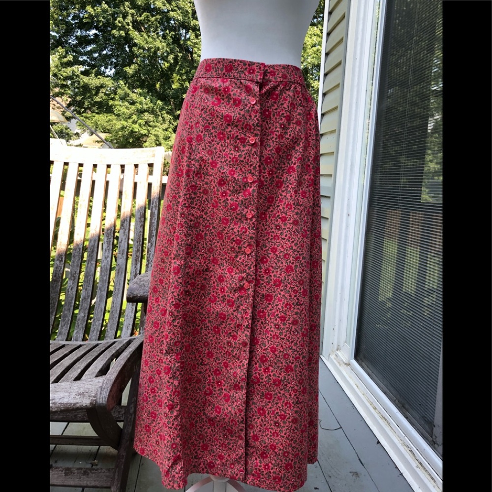 Vintage Floral cotton skirt with button front.